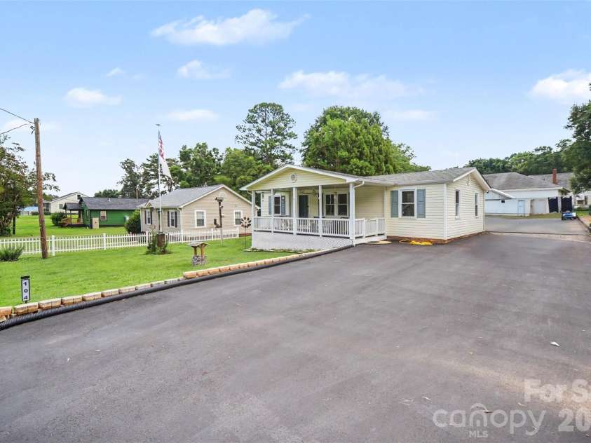 104 Main Street, Belmont, NC 28012.  MLS# CAR4408838, YatesRealty ID 43221. 