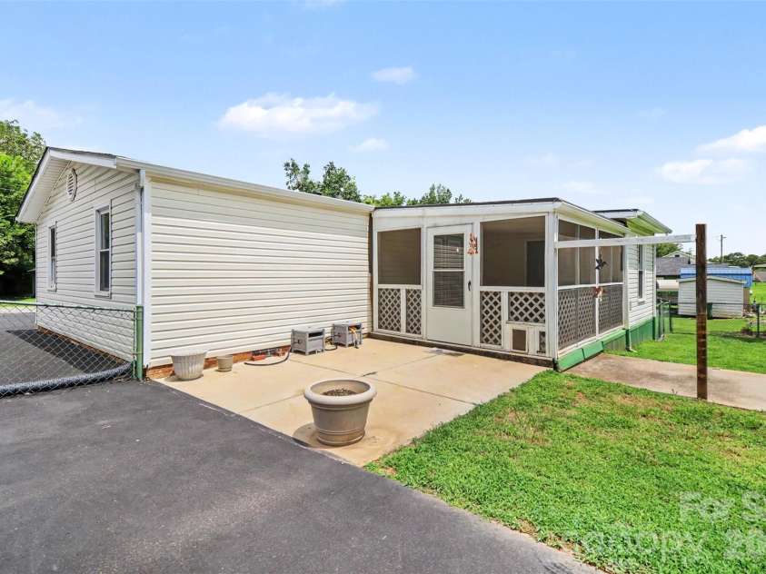104 Main Street, Belmont, NC 28012.  MLS# CAR4408838, YatesRealty ID 43221. 