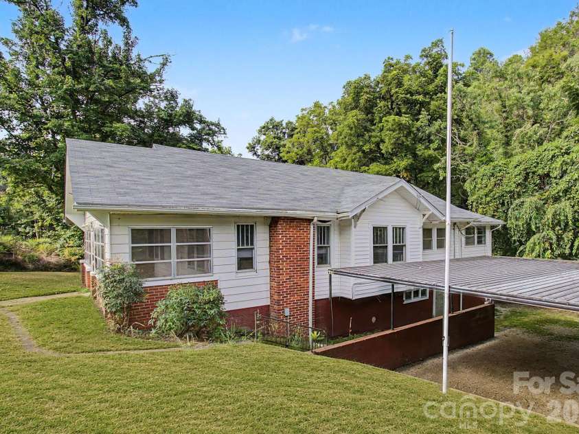 47 Stone Cottage Road, Mars Hill, NC 28754.  MLS# CAR4413320, YatesRealty ID 43222. 