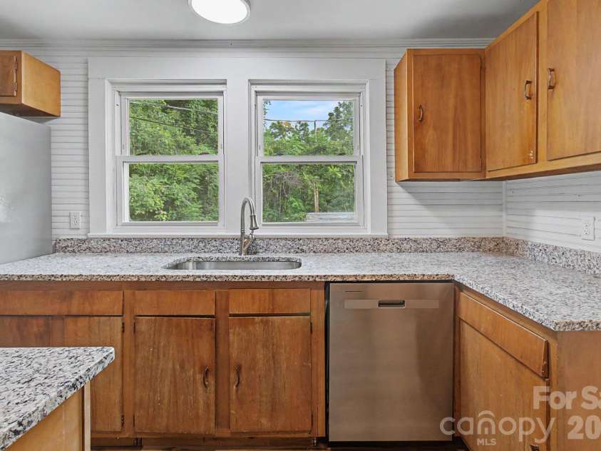47 Stone Cottage Road, Mars Hill, NC 28754.  MLS# CAR4413320, YatesRealty ID 43222. 