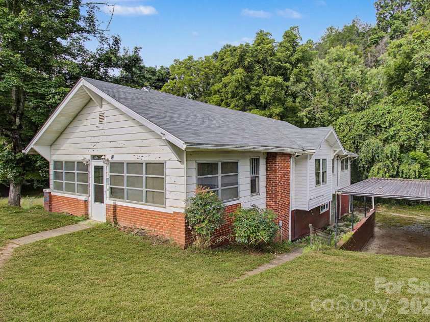 47 Stone Cottage Road, Mars Hill, NC 28754.  MLS# CAR4413320, YatesRealty ID 43222. 