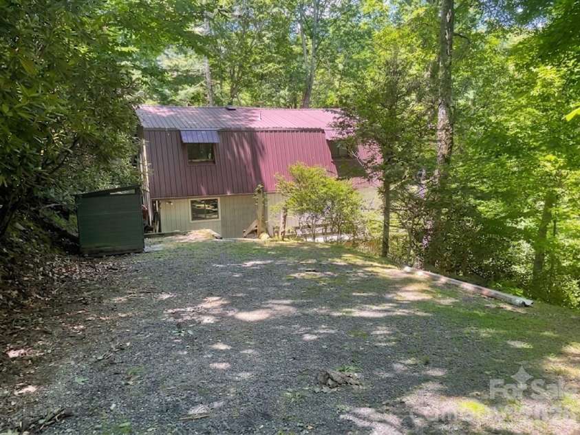 903 Winter Star Loop, Burnsville, NC 28714.  MLS# CAR4410842, YatesRealty ID 43224. 