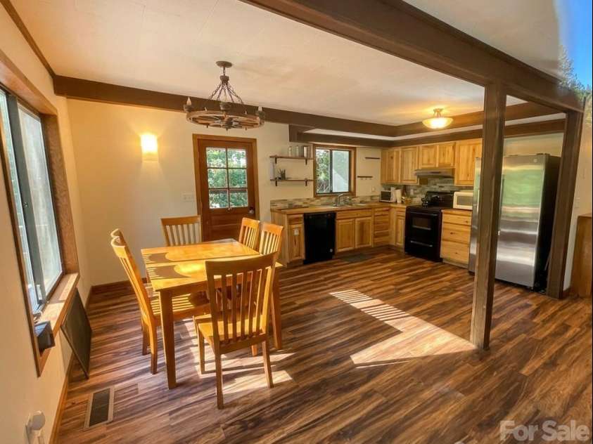 903 Winter Star Loop, Burnsville, NC 28714.  MLS# CAR4410842, YatesRealty ID 43224. 
