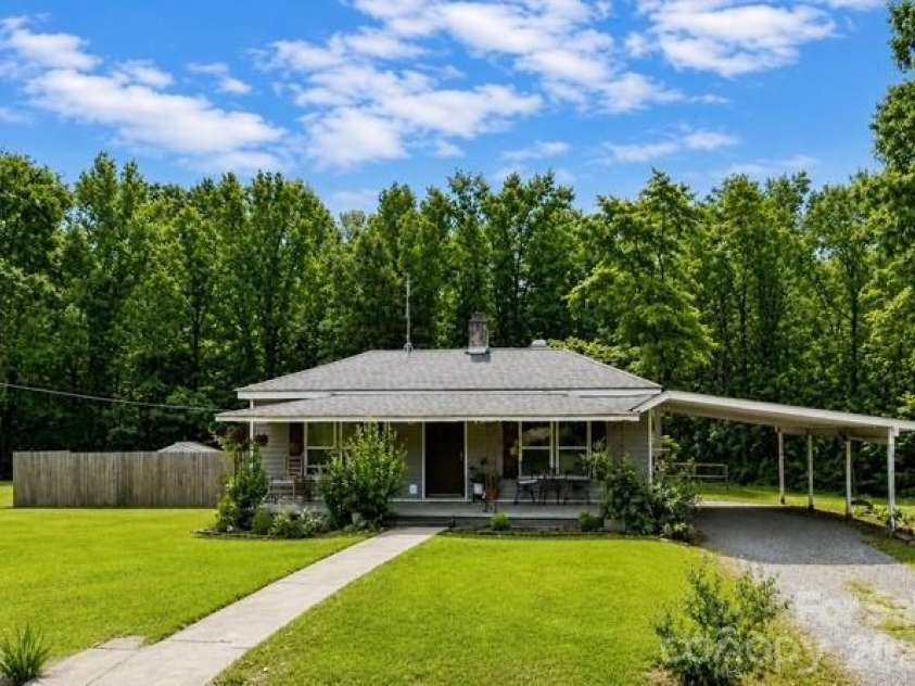 6955 Sandhill Road, Kershaw, SC 29067.  MLS# CAR4413498, YatesRealty ID 43227. 
