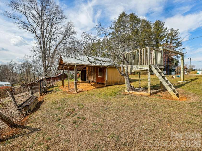 428 Jackson Road, Fletcher, NC 28732.  MLS# CAR4345226, YatesRealty ID 4323. 