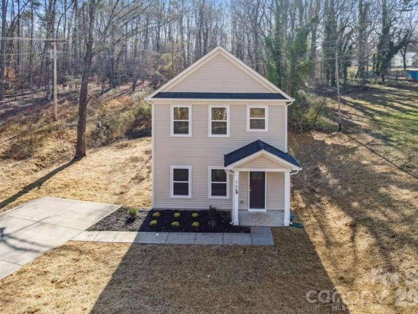 709 Hillsdale Drive, Cherryville, NC 28021.  MLS# CAR4333848, YatesRealty ID 4323. 