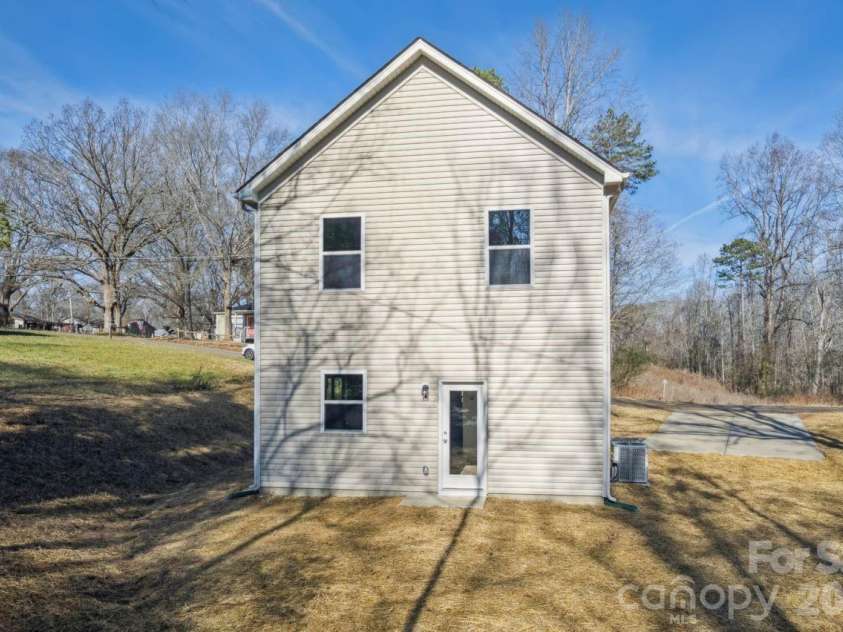 709 Hillsdale Drive, Cherryville, NC 28021.  MLS# CAR4333848, YatesRealty ID 4323. 