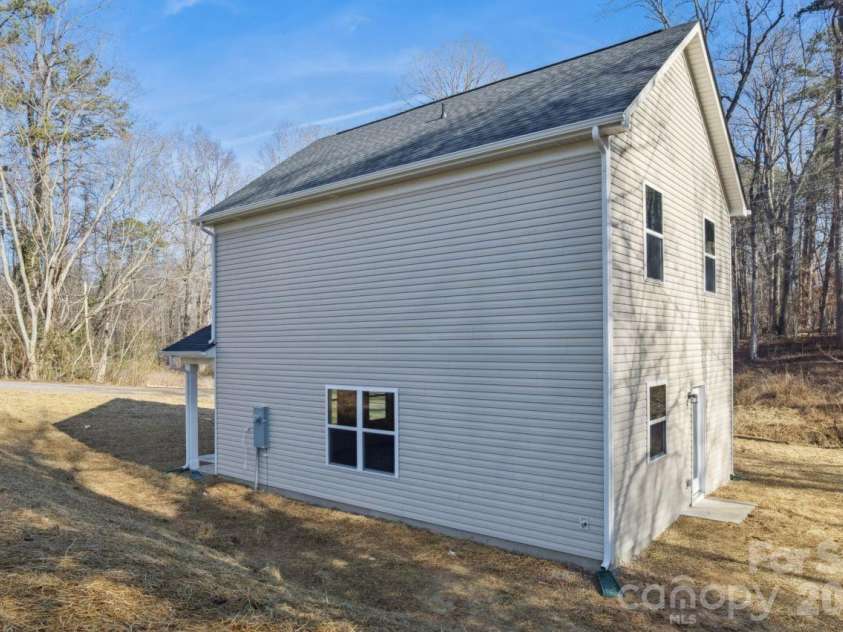 709 Hillsdale Drive, Cherryville, NC 28021.  MLS# CAR4333848, YatesRealty ID 4323. 