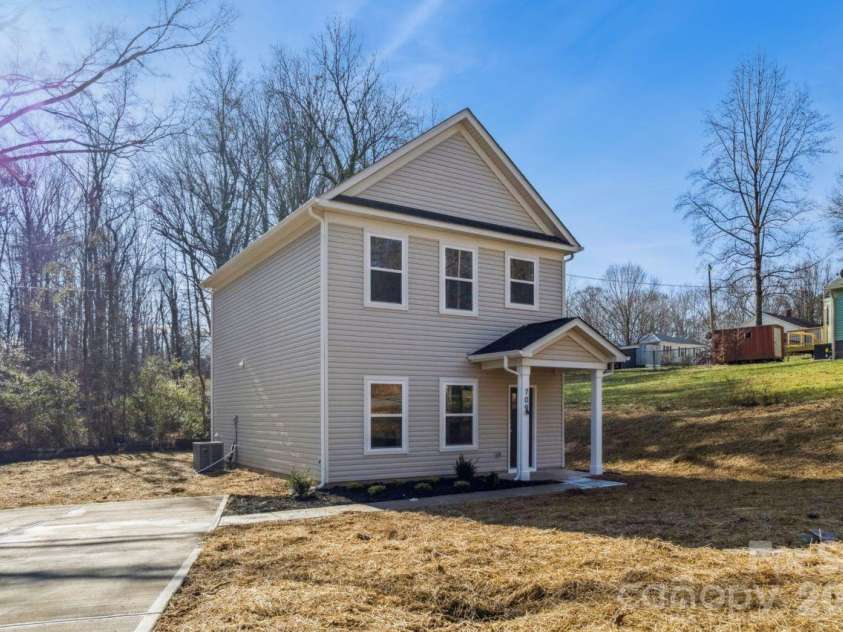 709 Hillsdale Drive, Cherryville, NC 28021.  MLS# CAR4333848, YatesRealty ID 4323. 