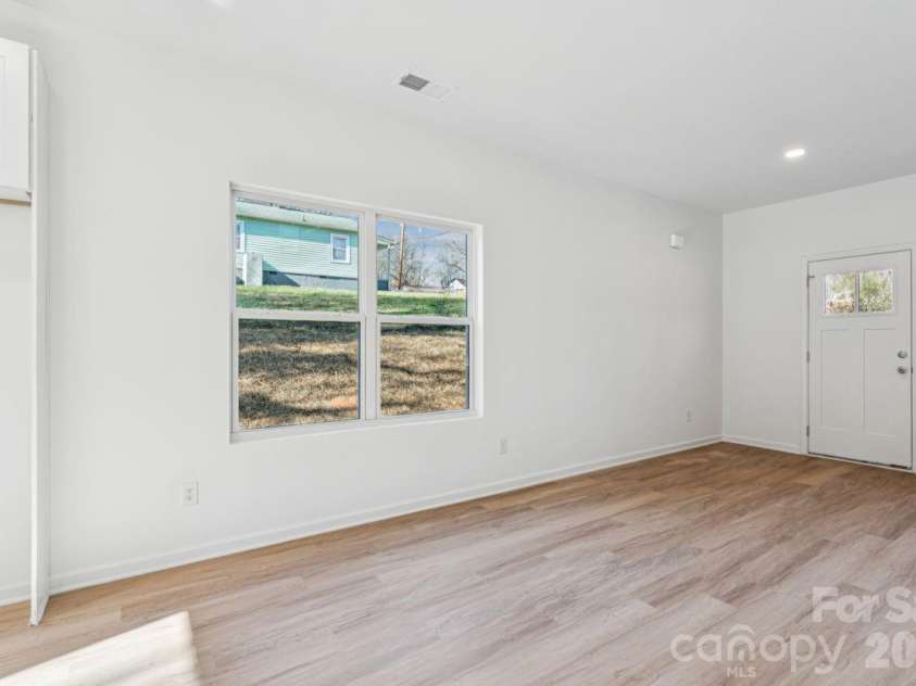 709 Hillsdale Drive, Cherryville, NC 28021.  MLS# CAR4333848, YatesRealty ID 4323. Dining Area