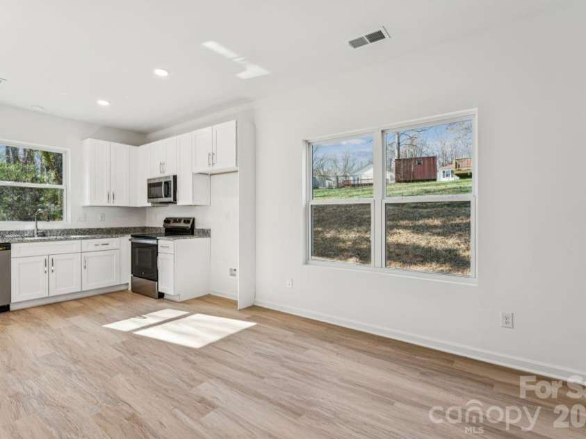 709 Hillsdale Drive, Cherryville, NC 28021.  MLS# CAR4333848, YatesRealty ID 4323. Dining Area