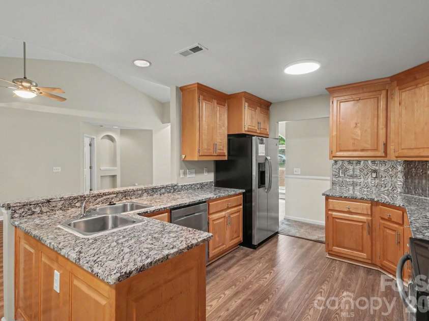 16130 Amber Field Drive, Huntersville, NC 28078.  MLS# CAR4413382, YatesRealty ID 43231. 