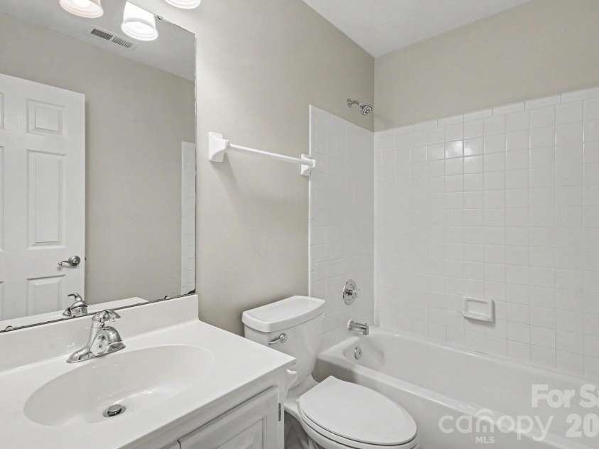 16130 Amber Field Drive, Huntersville, NC 28078.  MLS# CAR4413382, YatesRealty ID 43231. 