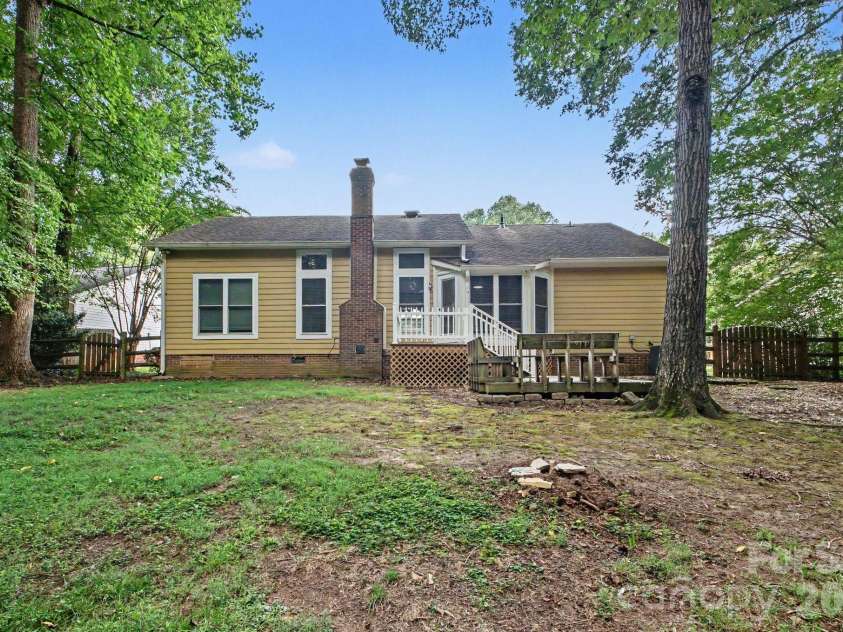 16130 Amber Field Drive, Huntersville, NC 28078.  MLS# CAR4413382, YatesRealty ID 43231. 