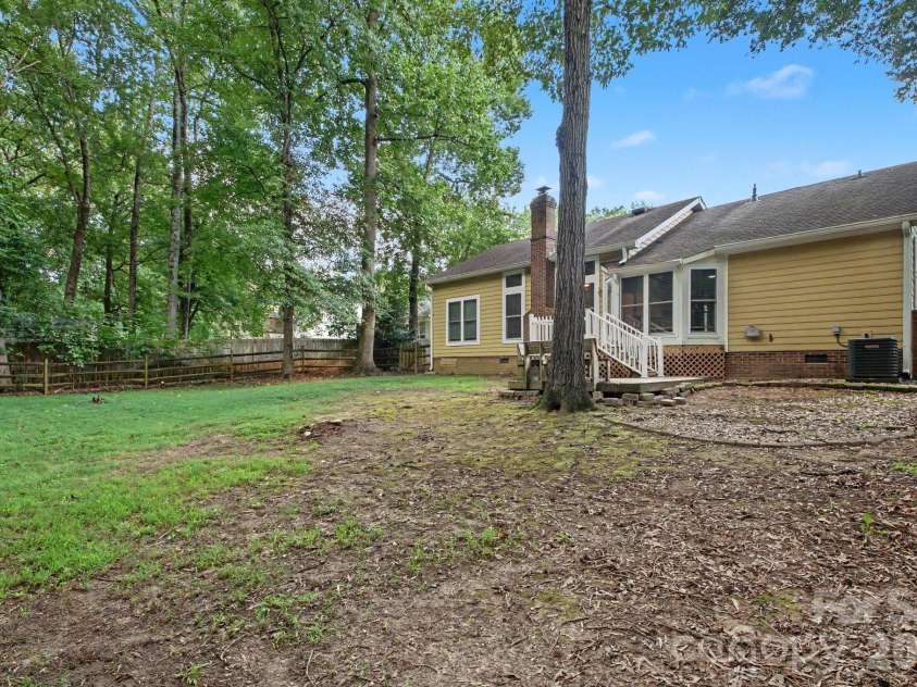 16130 Amber Field Drive, Huntersville, NC 28078.  MLS# CAR4413382, YatesRealty ID 43231. 