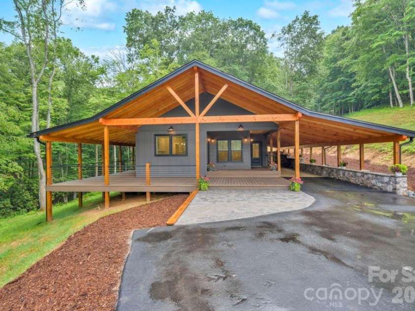 116 Coyote Trail, Boone, NC 28607.  MLS# CAR4413602, YatesRealty ID 43232. 