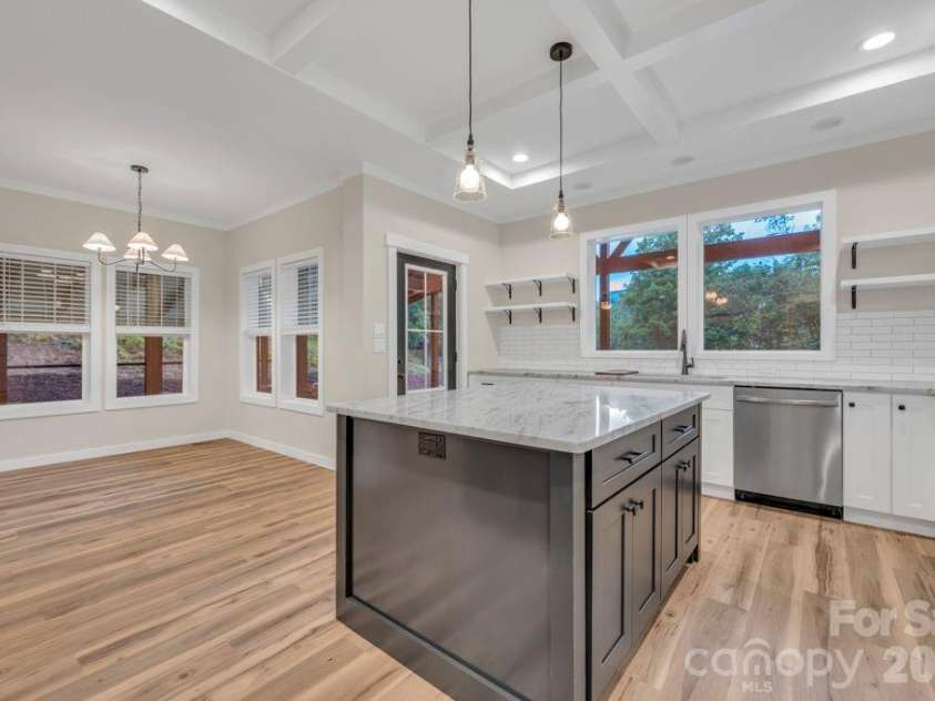 116 Coyote Trail, Boone, NC 28607.  MLS# CAR4413602, YatesRealty ID 43232. 