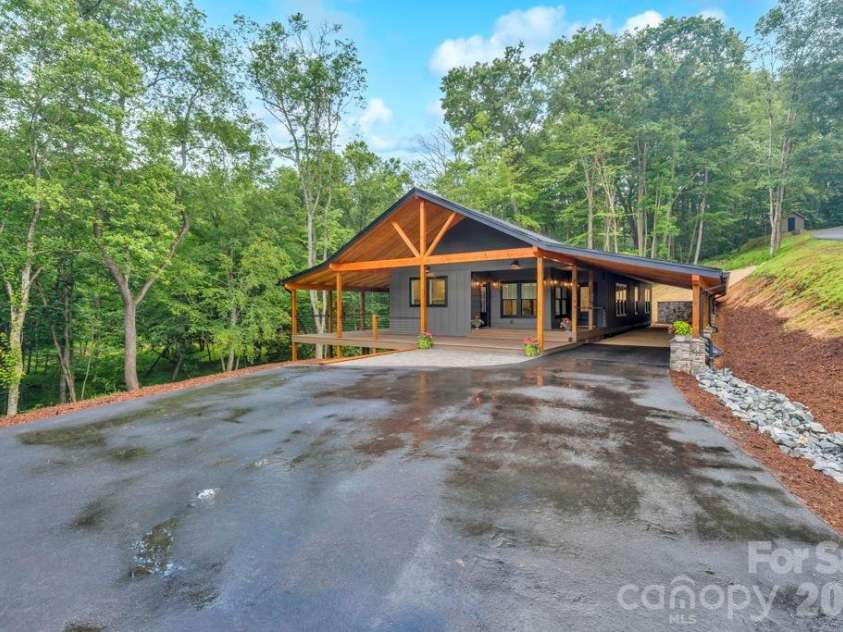 116 Coyote Trail, Boone, NC 28607.  MLS# CAR4413602, YatesRealty ID 43232. 
