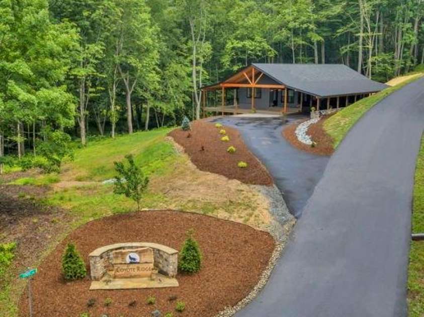 116 Coyote Trail, Boone, NC 28607.  MLS# CAR4413602, YatesRealty ID 43232. 