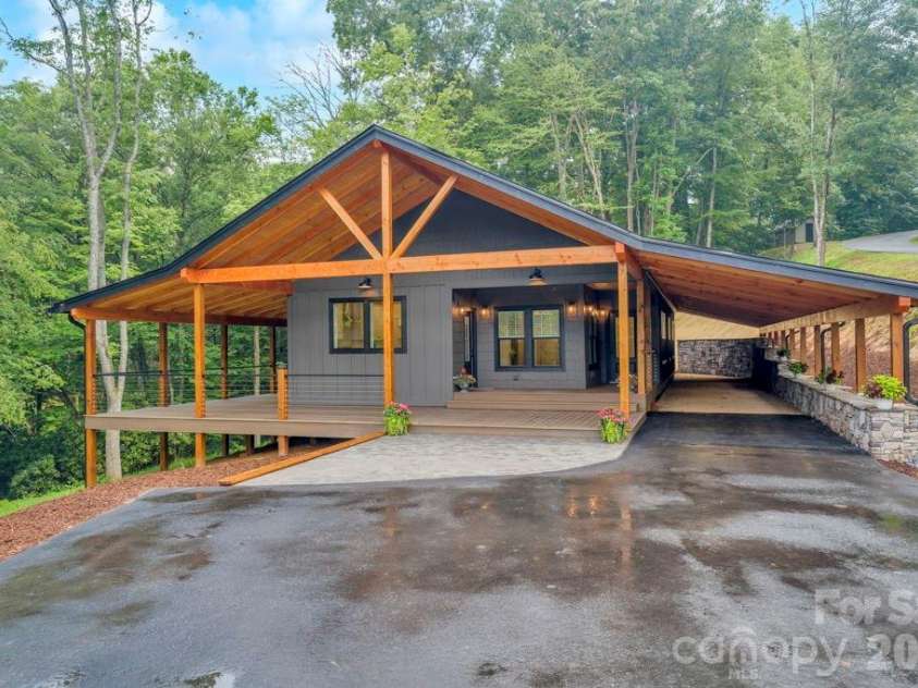 116 Coyote Trail, Boone, NC 28607.  MLS# CAR4413602, YatesRealty ID 43232. 