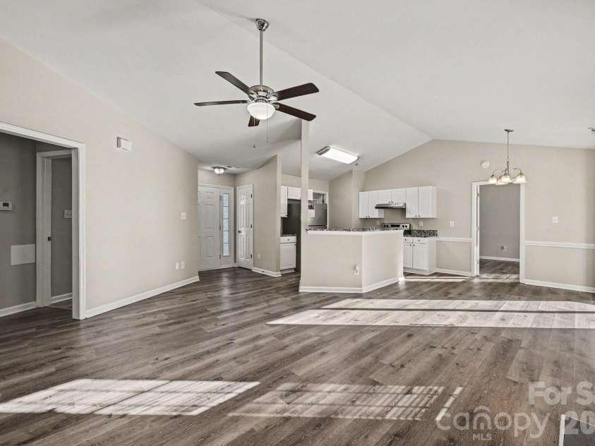 4410 Craven Hill Drive, Charlotte, NC 28216.  MLS# CAR4412999, YatesRealty ID 43233. 