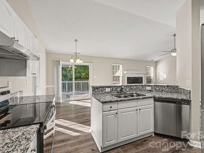 4410 Craven Hill Drive, Charlotte, NC 28216.  MLS# CAR4412999, YatesRealty ID 43233. 