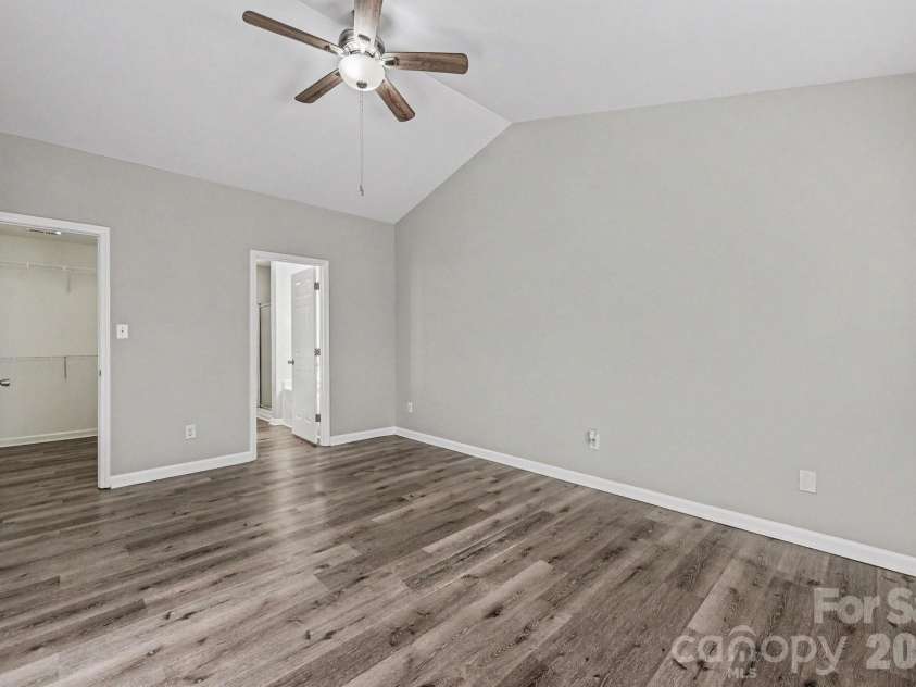 4410 Craven Hill Drive, Charlotte, NC 28216.  MLS# CAR4412999, YatesRealty ID 43233. 