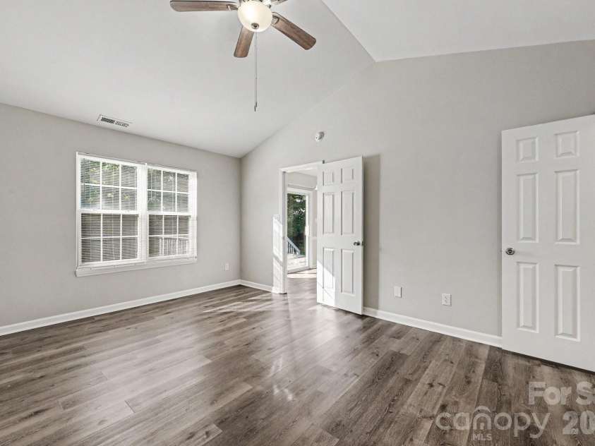 4410 Craven Hill Drive, Charlotte, NC 28216.  MLS# CAR4412999, YatesRealty ID 43233. 