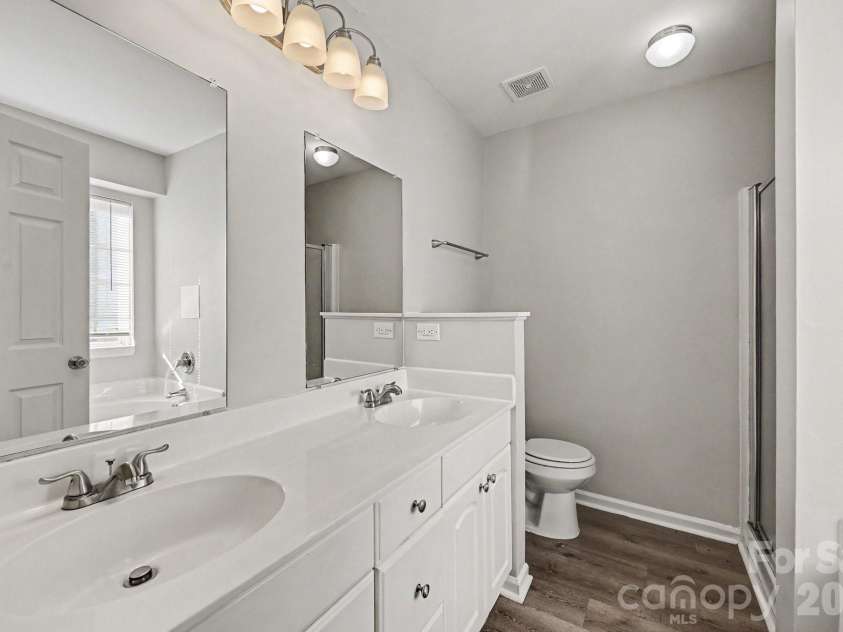 4410 Craven Hill Drive, Charlotte, NC 28216.  MLS# CAR4412999, YatesRealty ID 43233. 
