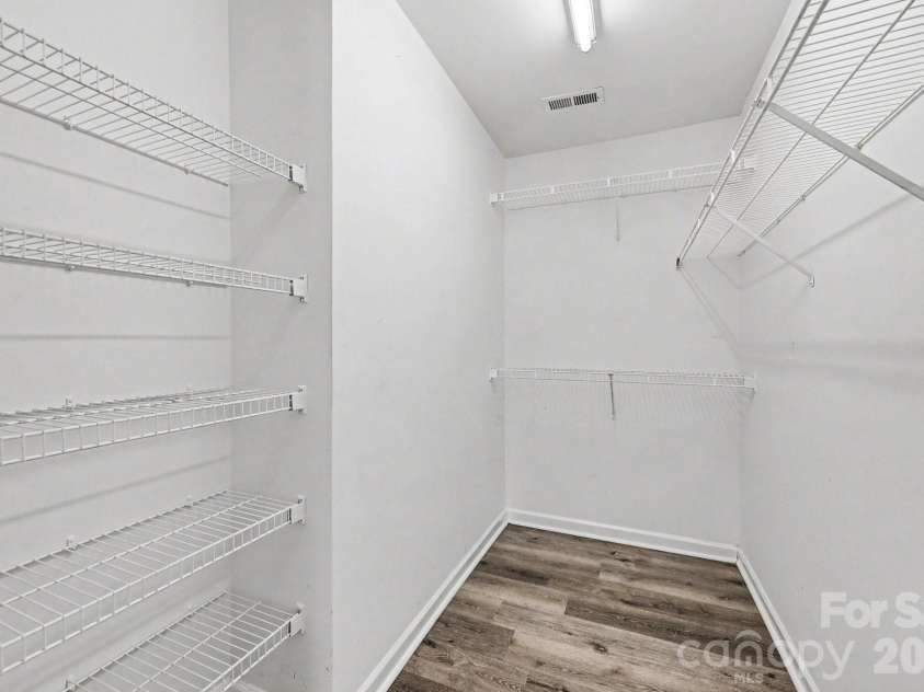 4410 Craven Hill Drive, Charlotte, NC 28216.  MLS# CAR4412999, YatesRealty ID 43233. 