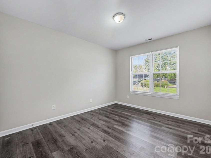 4410 Craven Hill Drive, Charlotte, NC 28216.  MLS# CAR4412999, YatesRealty ID 43233. 