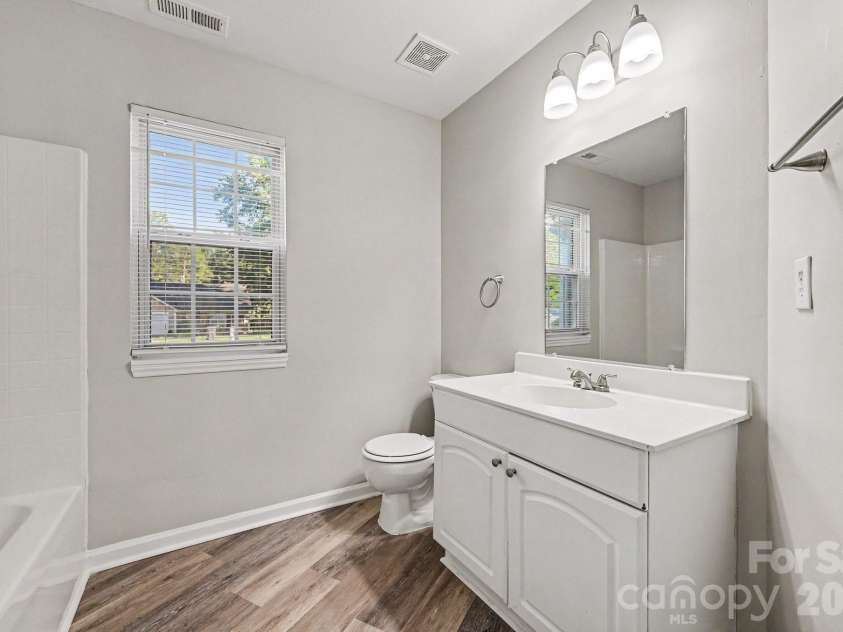 4410 Craven Hill Drive, Charlotte, NC 28216.  MLS# CAR4412999, YatesRealty ID 43233. 