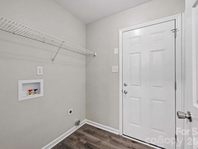 4410 Craven Hill Drive, Charlotte, NC 28216.  MLS# CAR4412999, YatesRealty ID 43233. 