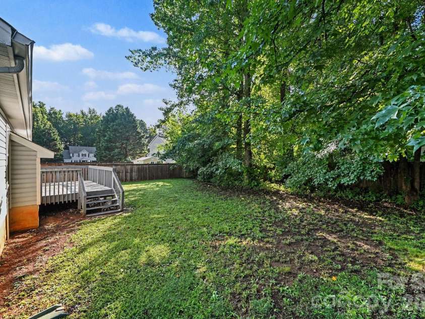 4410 Craven Hill Drive, Charlotte, NC 28216.  MLS# CAR4412999, YatesRealty ID 43233. 