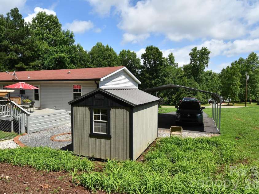 5502 and 5504 Wrenn Drive, Denver, NC 28037.  MLS# CAR4411804, YatesRealty ID 43234. 