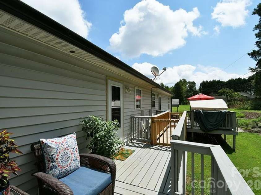 5502 and 5504 Wrenn Drive, Denver, NC 28037.  MLS# CAR4411804, YatesRealty ID 43234. 