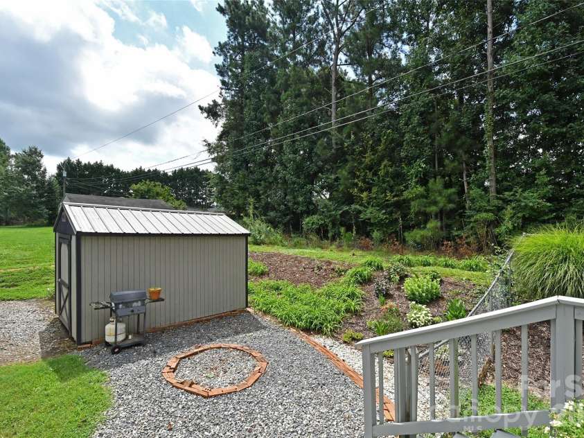 5502 and 5504 Wrenn Drive, Denver, NC 28037.  MLS# CAR4411804, YatesRealty ID 43234. 