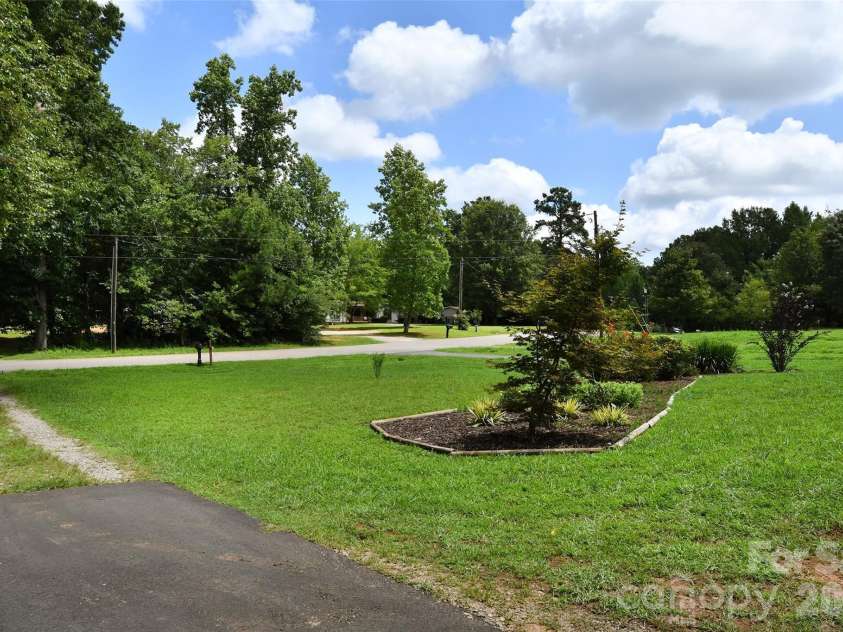5502 and 5504 Wrenn Drive, Denver, NC 28037.  MLS# CAR4411804, YatesRealty ID 43234. 