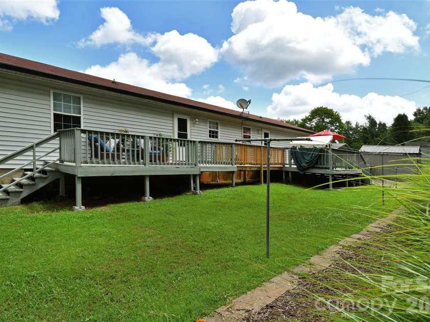 5502 and 5504 Wrenn Drive, Denver, NC 28037.  MLS# CAR4411804, YatesRealty ID 43234. 