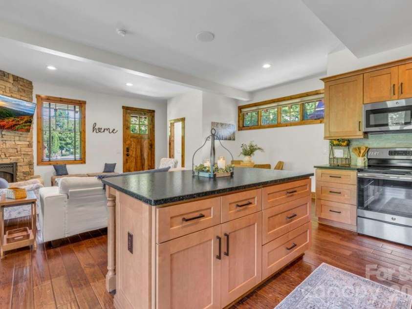 52 Eagle Cottage Lane, Banner Elk, NC 28604.  MLS# CAR4413511, YatesRealty ID 43236. 