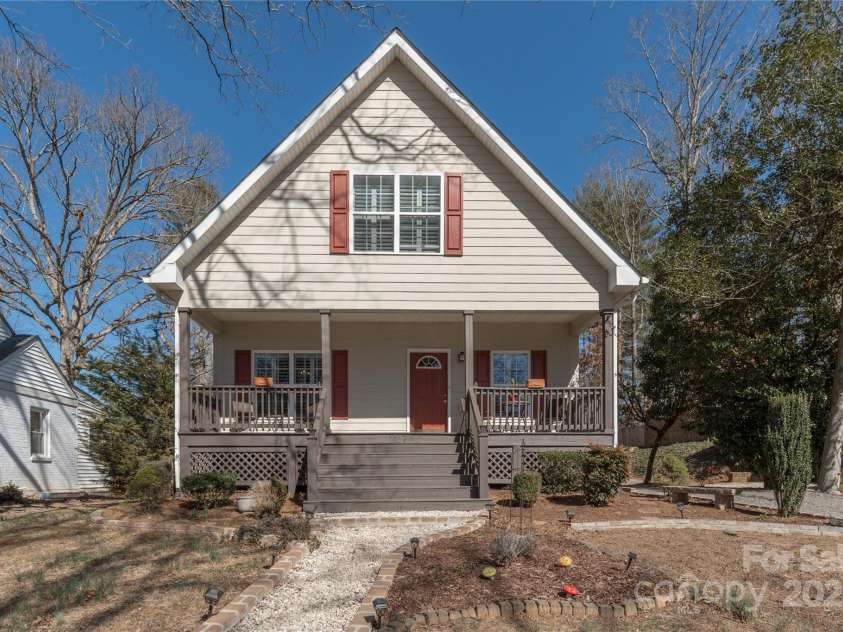 127 Kingsgate Road, Asheville, NC 28805.  MLS# CAR4231741, YatesRealty ID 4324. 