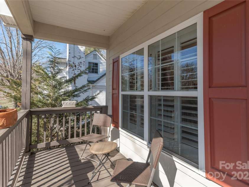 127 Kingsgate Road, Asheville, NC 28805.  MLS# CAR4231741, YatesRealty ID 4324. 