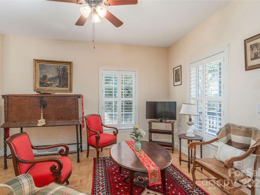 127 Kingsgate Road, Asheville, NC 28805.  MLS# CAR4231741, YatesRealty ID 4324. 