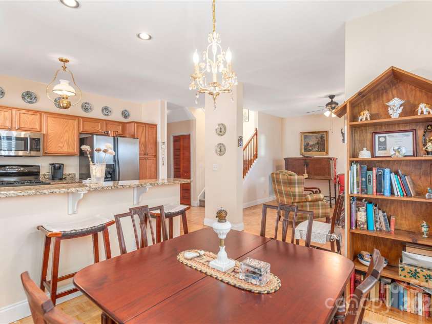 127 Kingsgate Road, Asheville, NC 28805.  MLS# CAR4231741, YatesRealty ID 4324. 