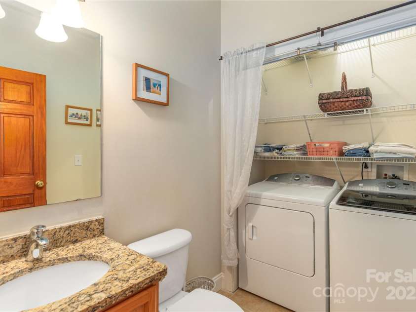 127 Kingsgate Road, Asheville, NC 28805.  MLS# CAR4231741, YatesRealty ID 4324. 