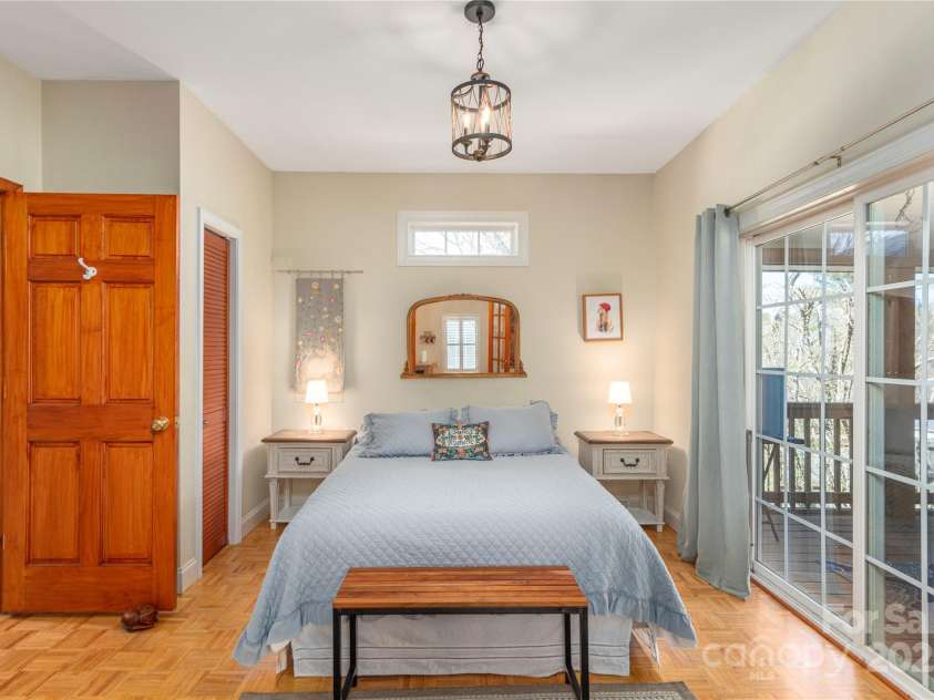 127 Kingsgate Road, Asheville, NC 28805.  MLS# CAR4231741, YatesRealty ID 4324. 