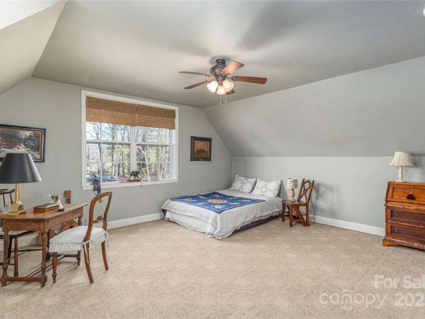 127 Kingsgate Road, Asheville, NC 28805.  MLS# CAR4231741, YatesRealty ID 4324. 