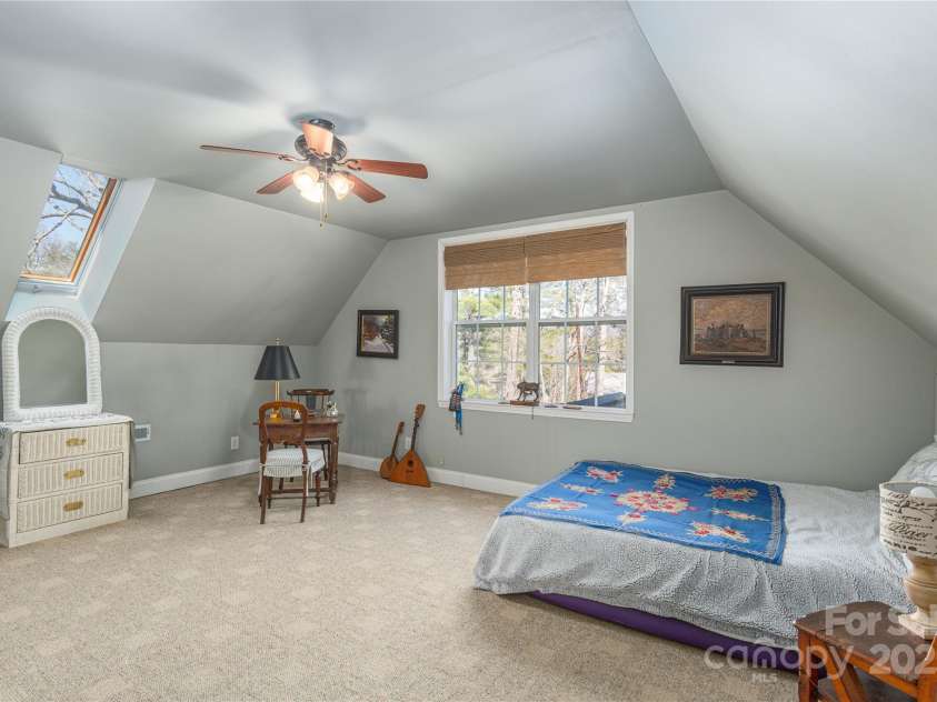 127 Kingsgate Road, Asheville, NC 28805.  MLS# CAR4231741, YatesRealty ID 4324. 