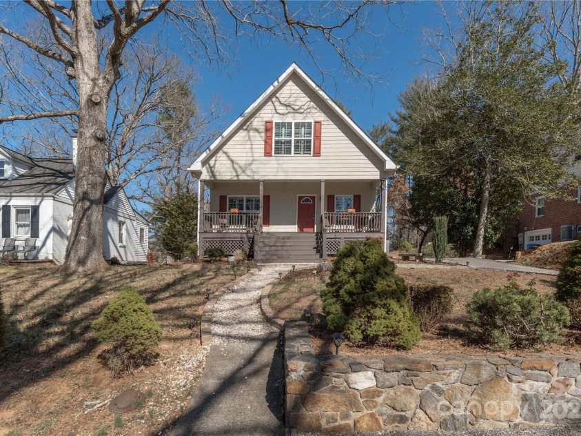 127 Kingsgate Road, Asheville, NC 28805.  MLS# CAR4231741, YatesRealty ID 4324. 