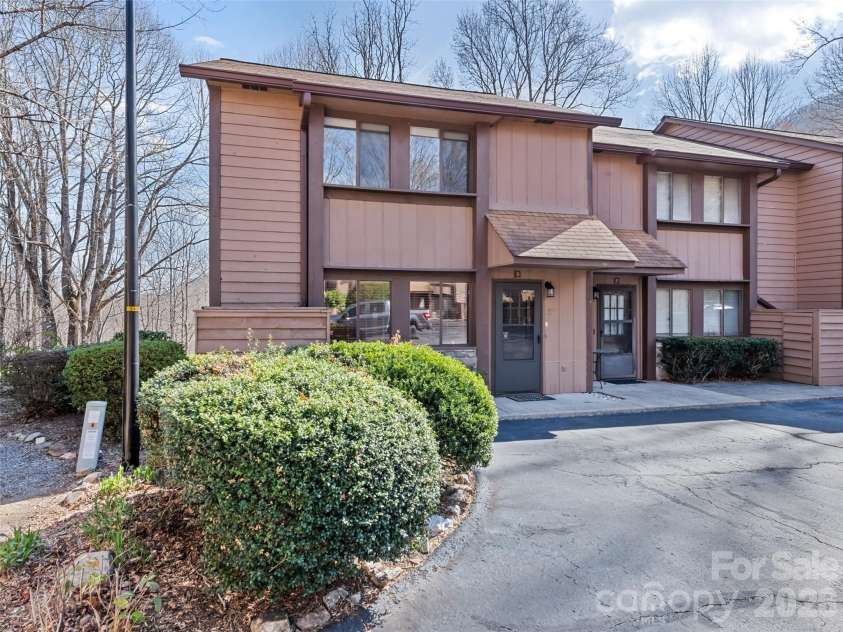 37 George Circle, Maggie Valley, NC 28751.  MLS# CAR4352732, YatesRealty ID 4324. 